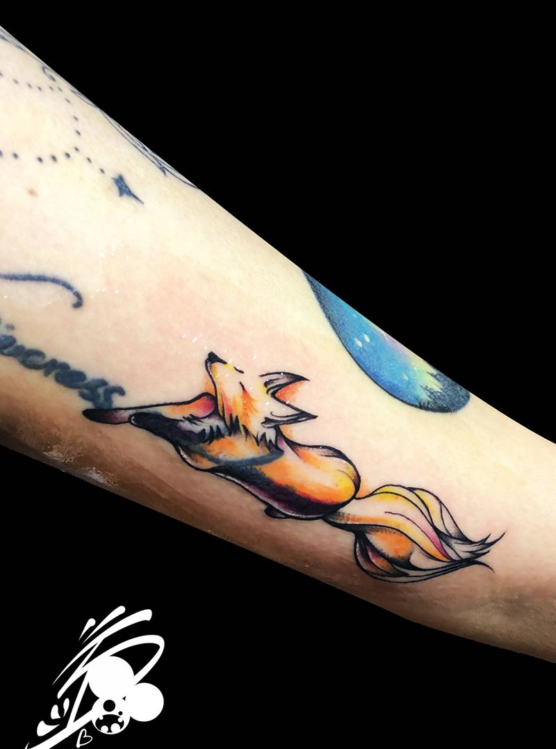 遮盖纹身图片_手部水彩水墨狐狸纹身图案