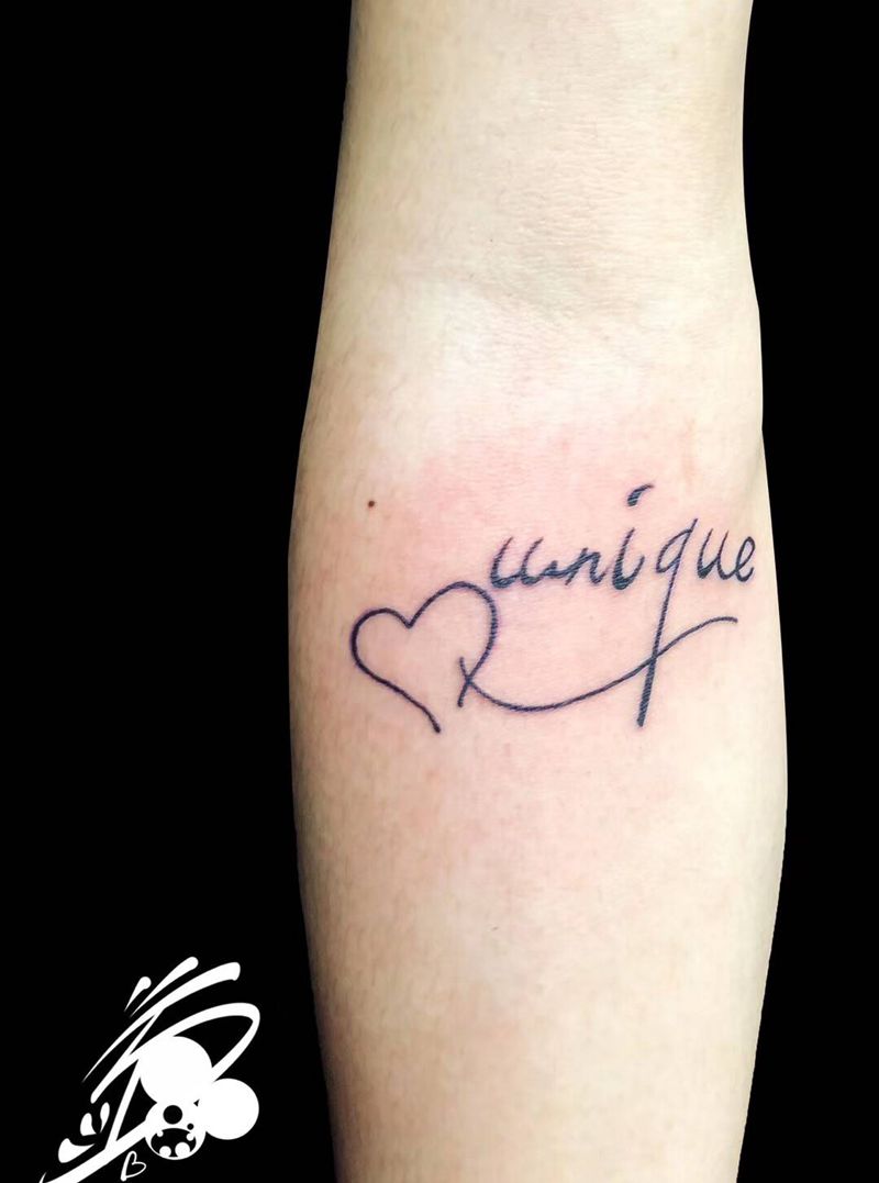 小清新纹身图片_手臂几何英文爱心纹身图案