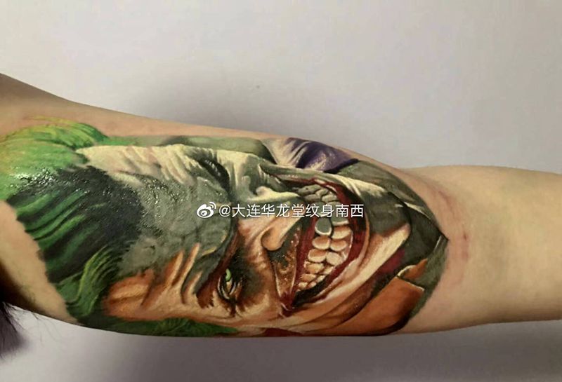大连华龙堂刺青纹身图片_手臂欧美写实纹身图案