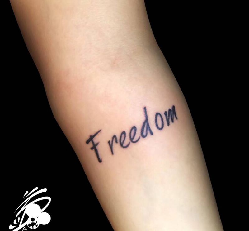 英文纹身图片_手臂花体字英文纹身图案