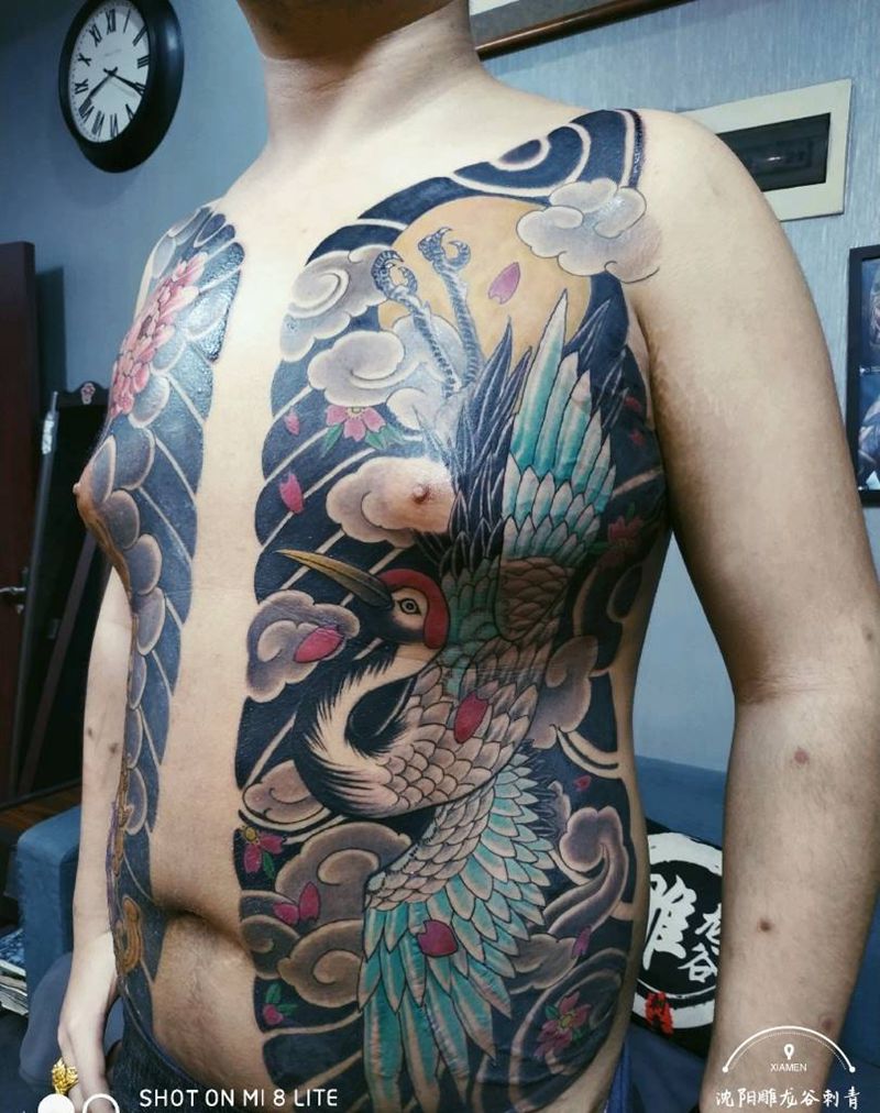 老传统开衫纹身图片_胸部老传统纹身图案