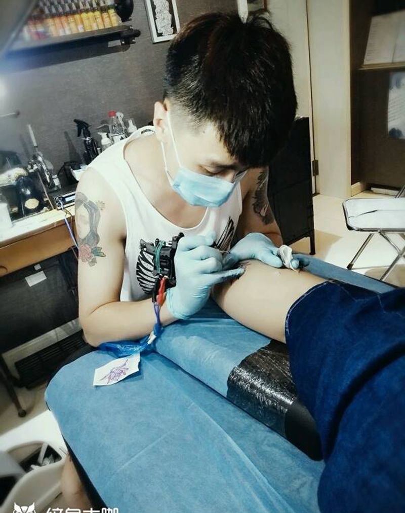 疤痕遮盖纹身图片_腿部传统清新植物成品纹身图案