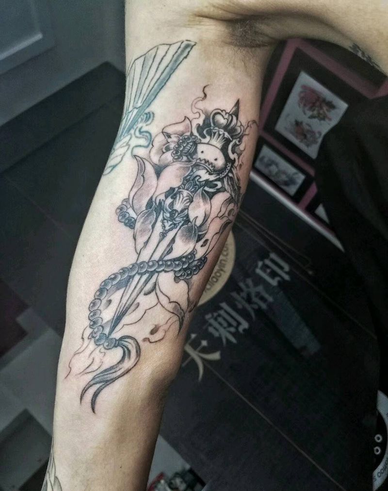 降魔杵纹身图片_手臂腿部新传统降魔杵纹身图案