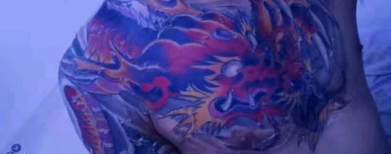披肩龙彩色恢复好效果图纹身图片_肩部新传统纹身图案