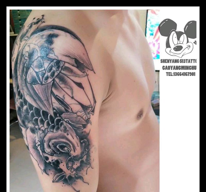 修改大臂鲤鱼纹身图片_手臂传统动物植物原创成品纹身图案