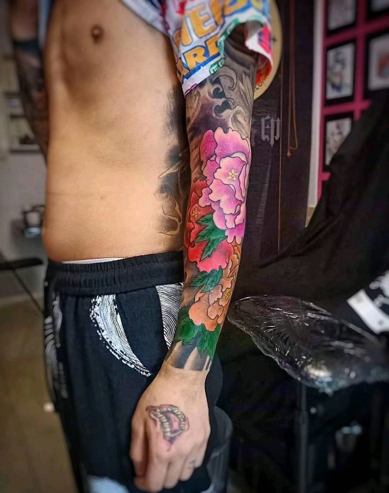 老图修改纹身图片_手臂腿部新传统老传统花臂牡丹纹身图案