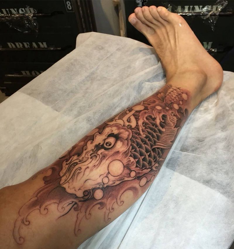 锦鲤进行中纹身图片