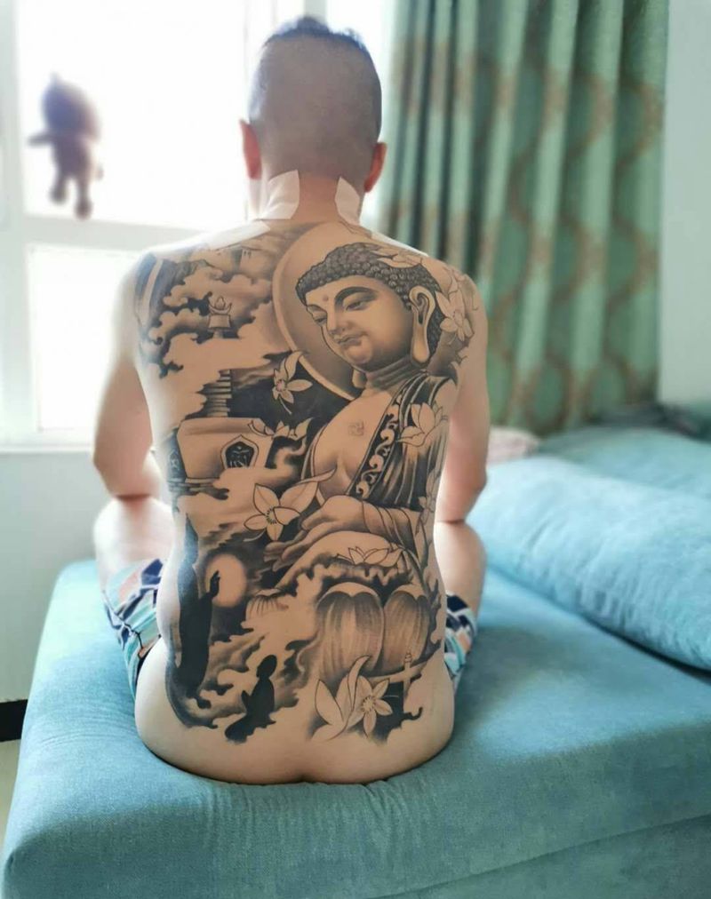 雕龙谷刺青招牌大佛文家绣纹身图片_背部新传统纹身图案