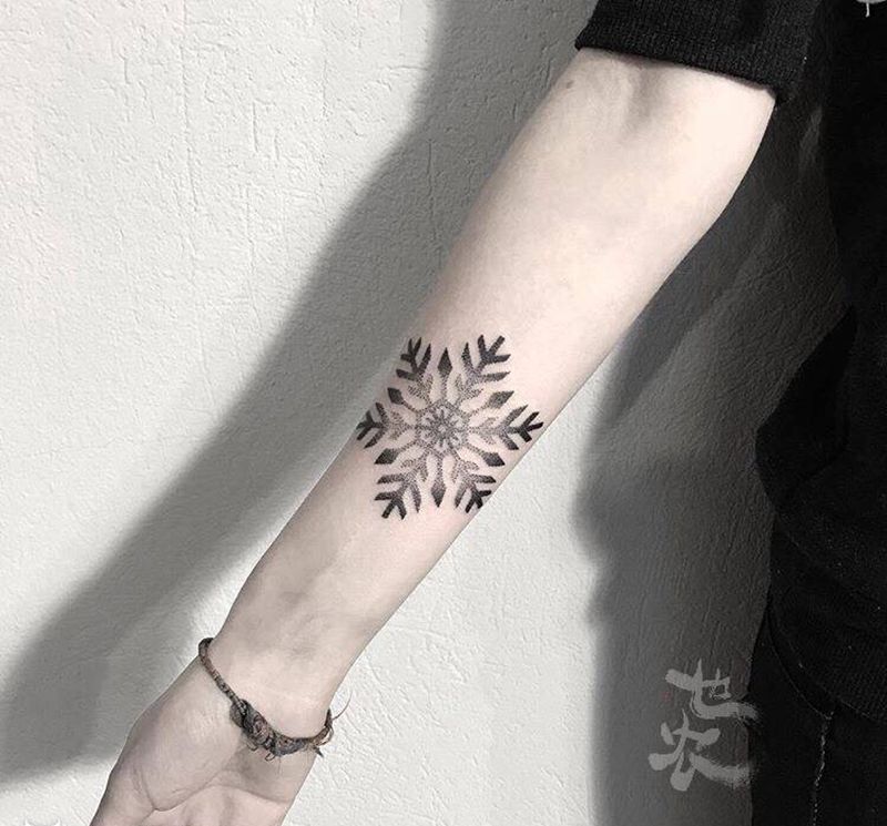 【  点刺雪花  】纹身图片_成品手臂清新欧美几何也农刺青静物纹身图案