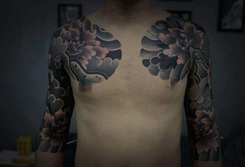 牡丹老传统半甲纹身图片_手臂胸部老传统纹身图案