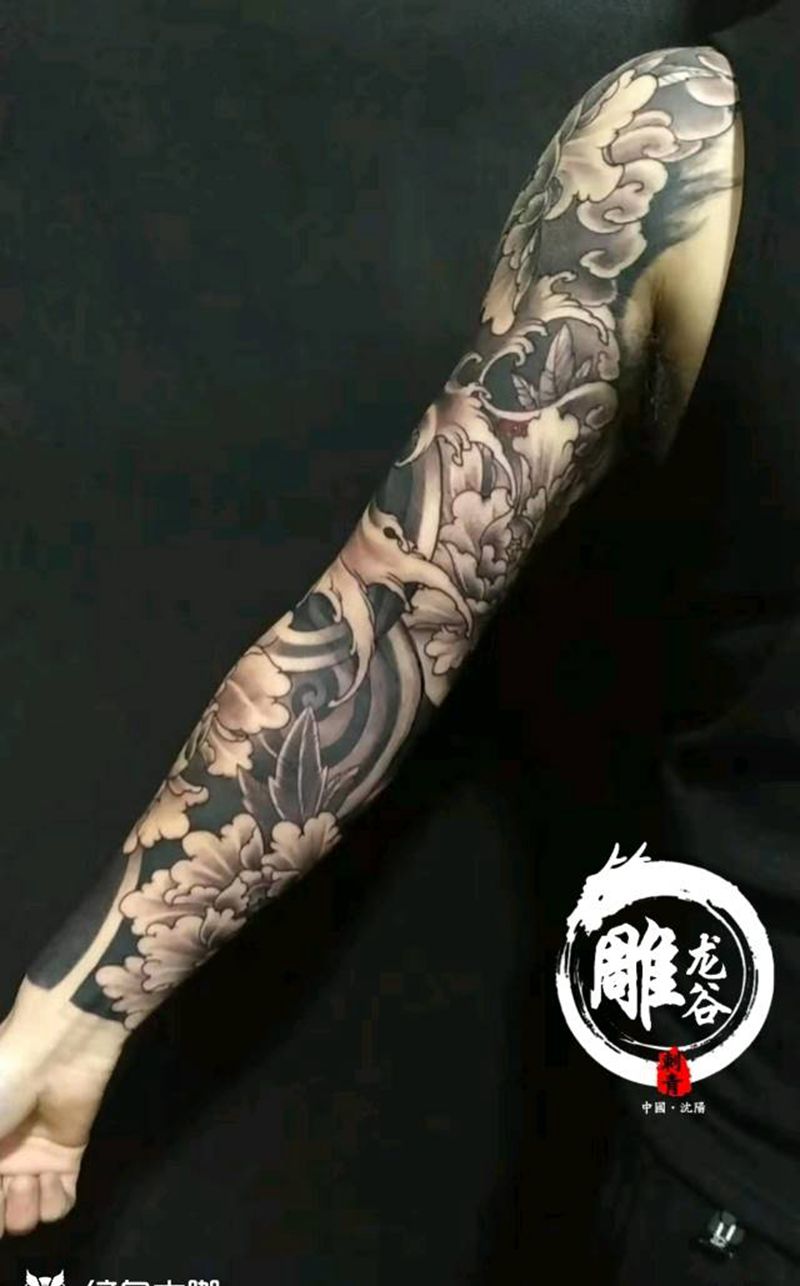 谷主家原创牡丹花臂纹身图片_臀部新传统纹身图案