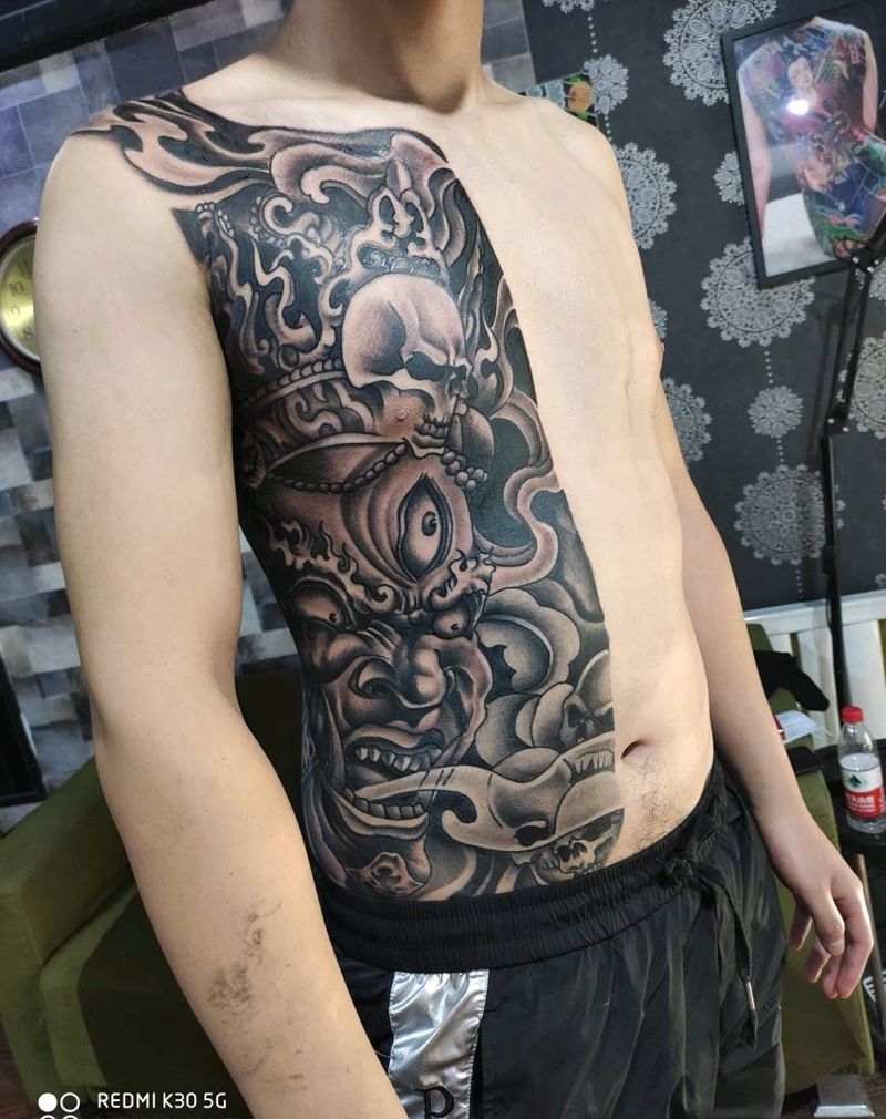 半开衫大黑天财神纹身图片_腹部新传统纹身图案