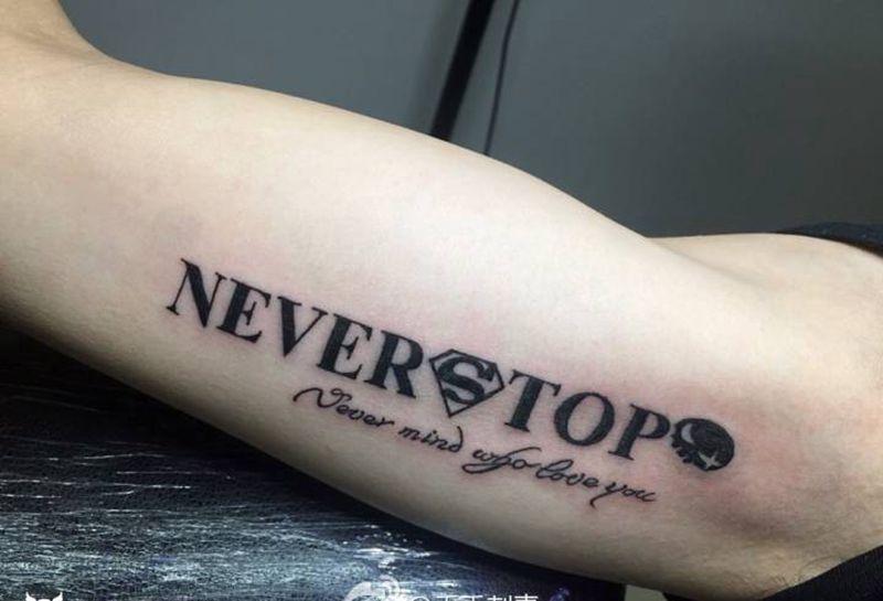 大臂英文纹身图片