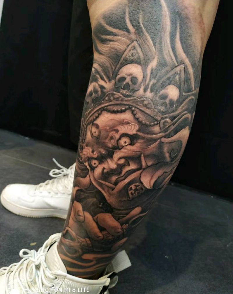 大黑天财神 降魔杵抱小腿纹身图片_腿部老传统纹身图案