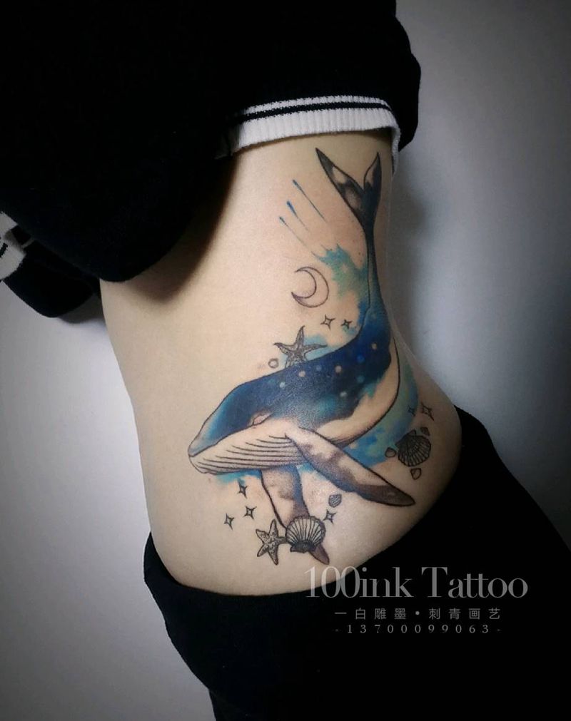 蓝鲸纹身图片_腰部水彩鲸鱼纹身图案