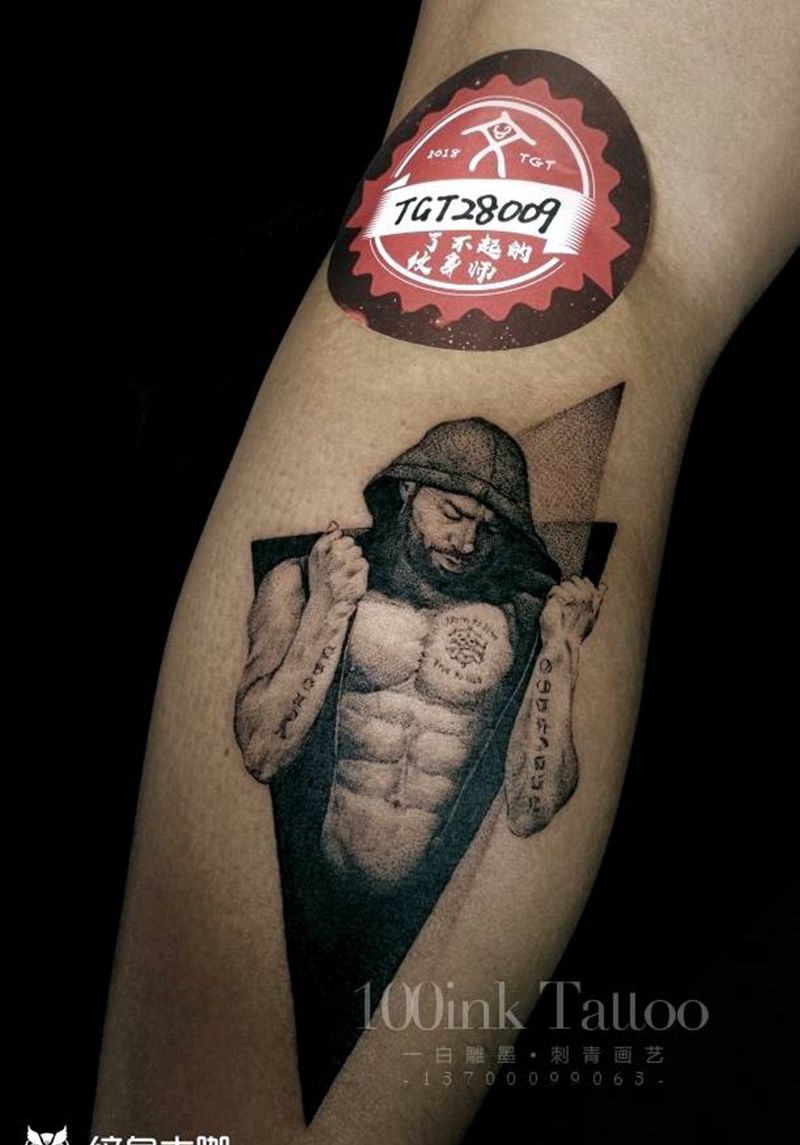 点刺组比赛纹身图片_腿部点刺人物纹身图案