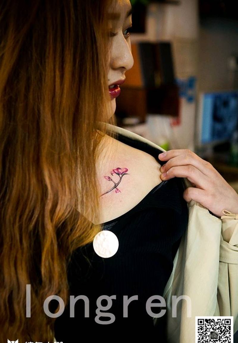 清新小花纹身图片_颈部肩部胸部传统清新几何人物情侣原创成品纹身图案