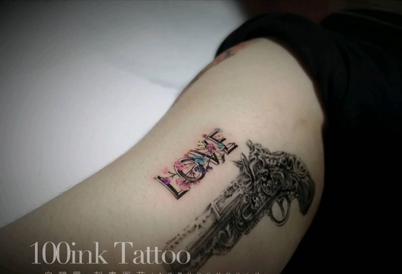 LOVE纹身图片_手臂清新字符植物成品纹身图案