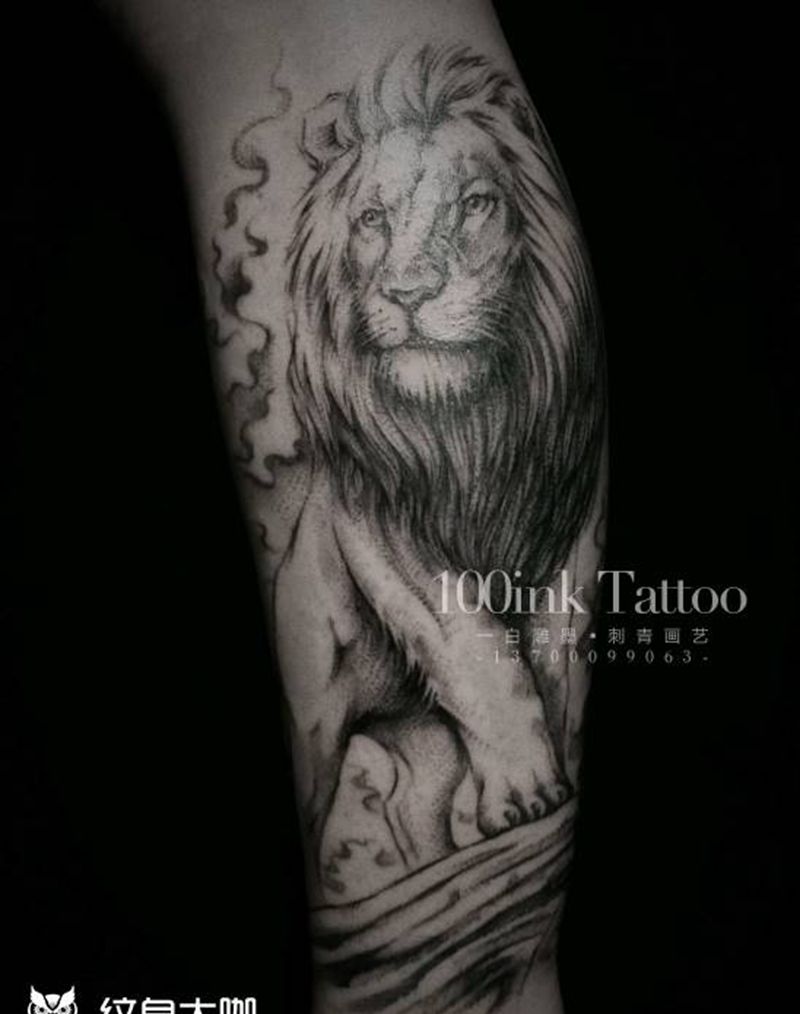 狮子纹身图片_腿部点刺狮子纹身图案