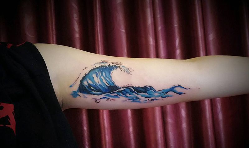 大臂内侧遮盖纹身图片_手臂成品纹身图案