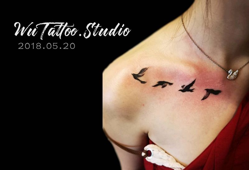 飞鸟纹身图片_肩部成品纹身图案