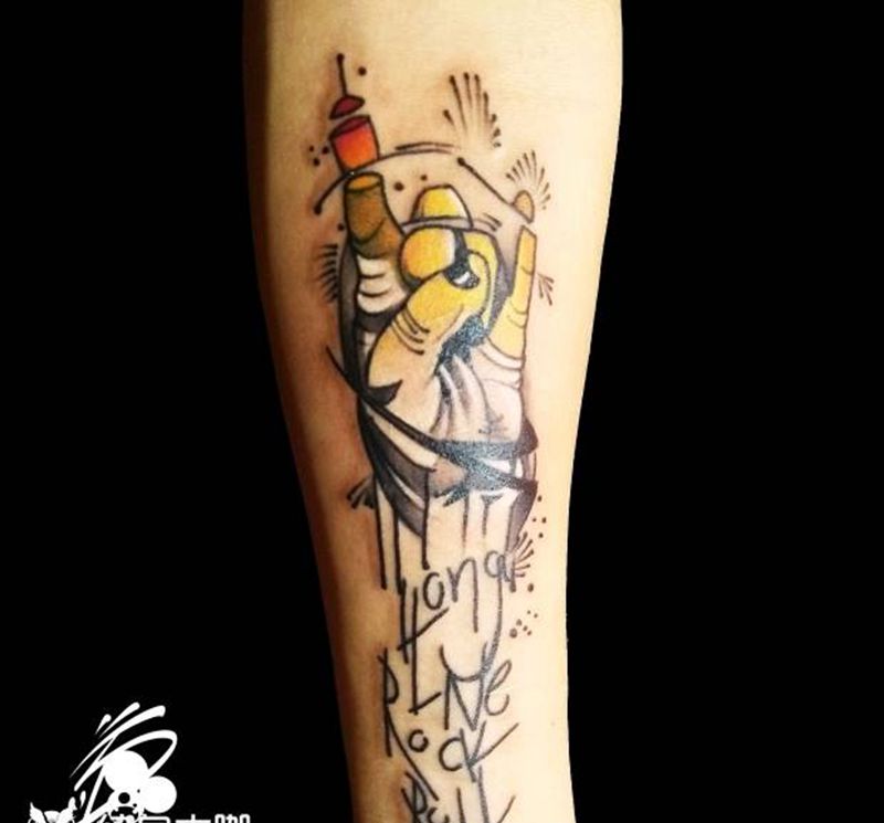 手纹身图片_手臂New SchoolOld School手手指英文纹身图案