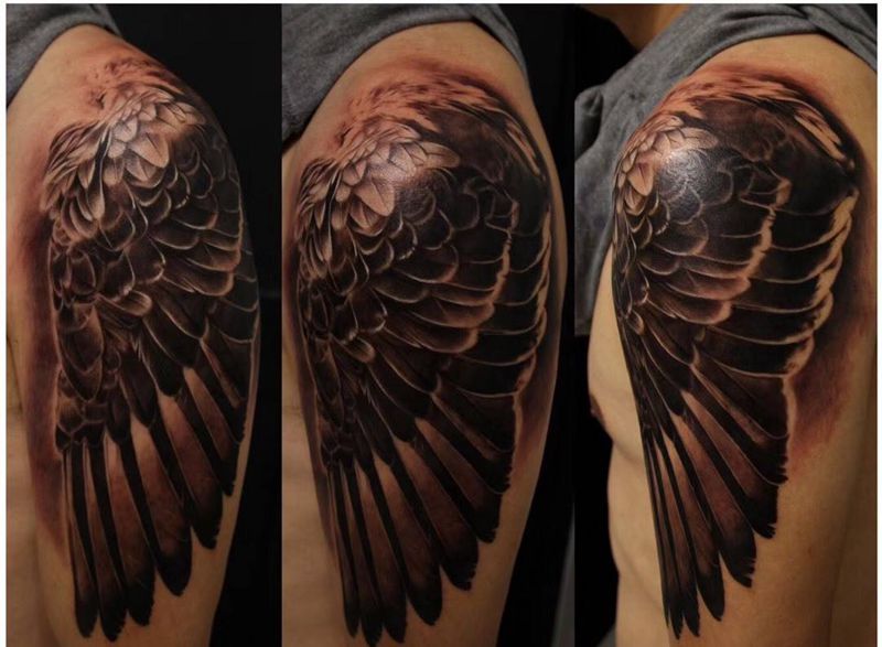 翅膀纹身图片_小伟刺青写实成品纹身图案