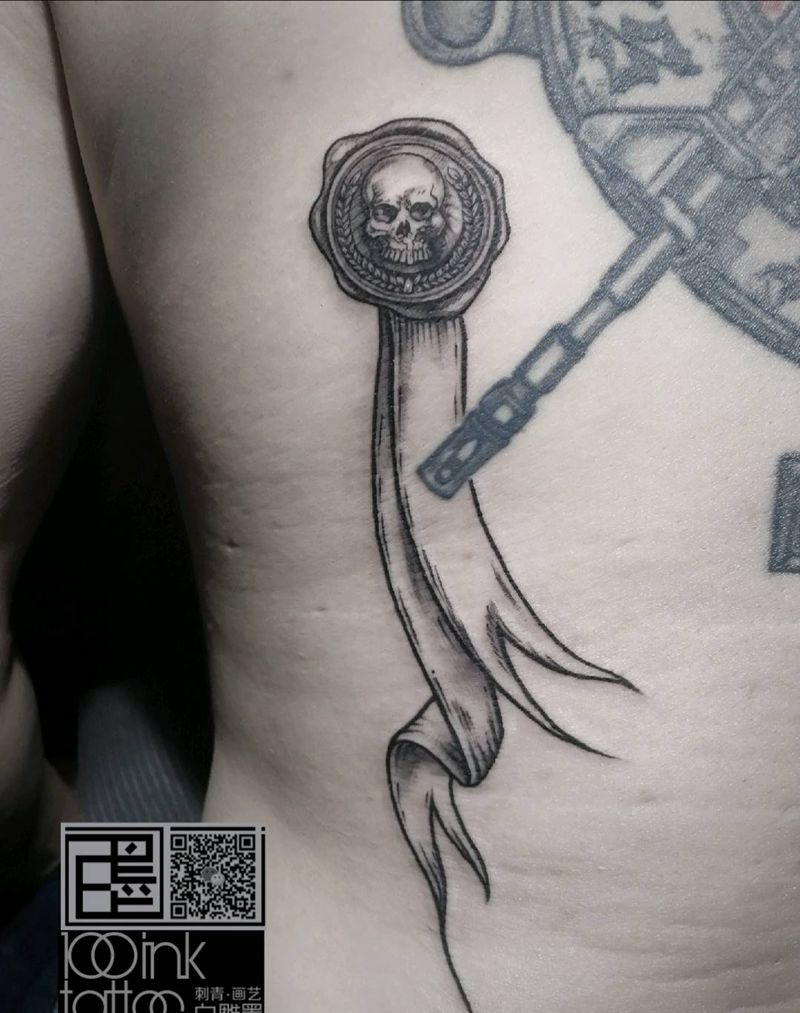 火漆印章(未完待续)纹身图片_背部Old School骷髅印章纹身图案