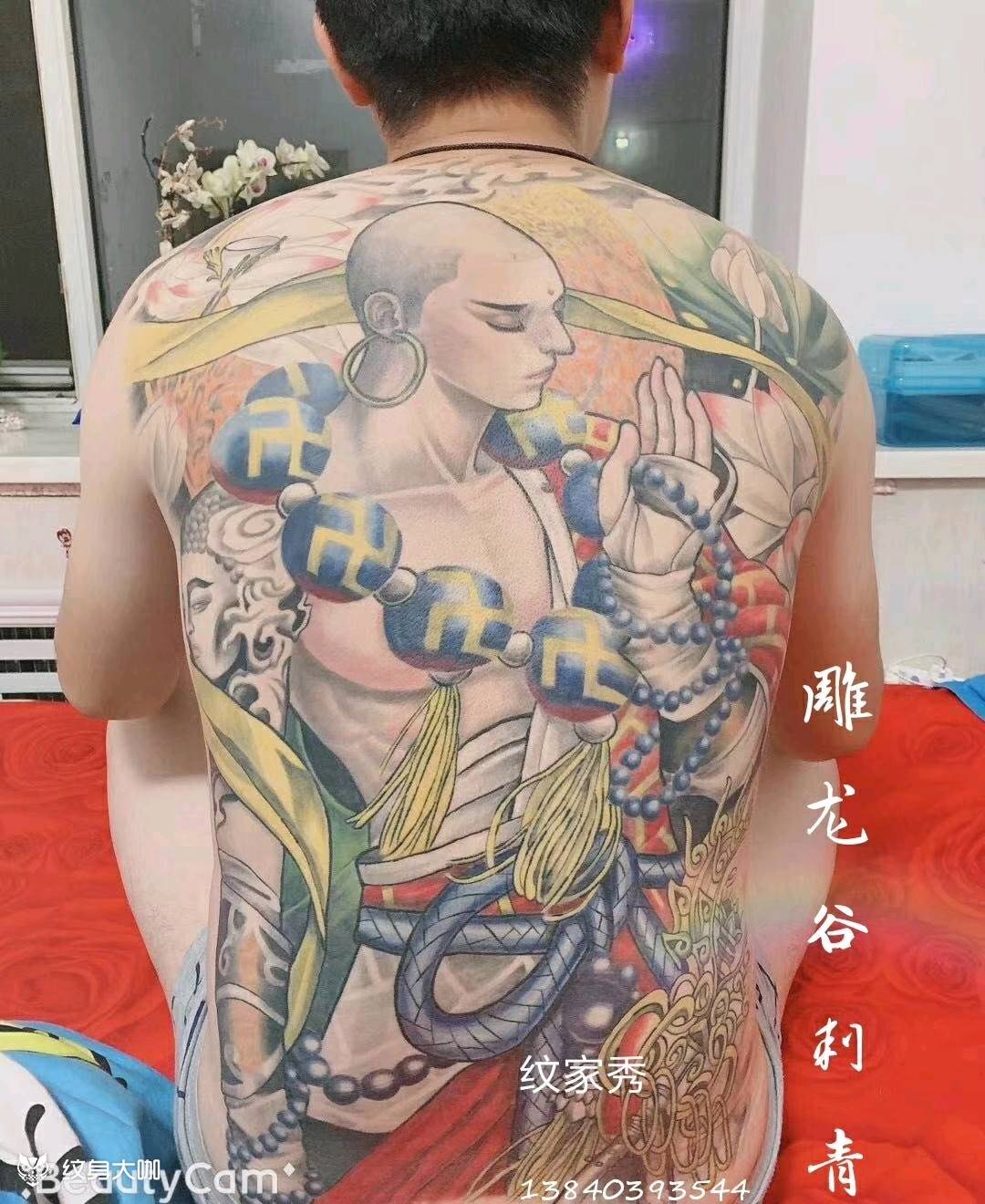 谷主家彩色静心达摩纹身图片_背部新传统纹身图案