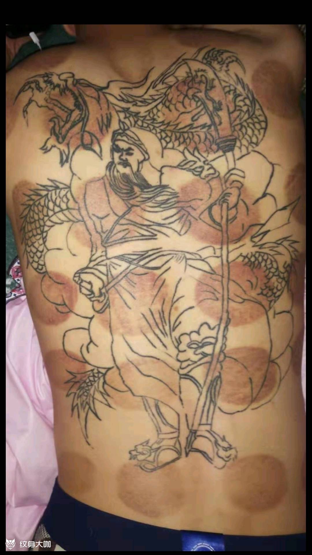 修改关公纹身图片_背部老传统纹身图案