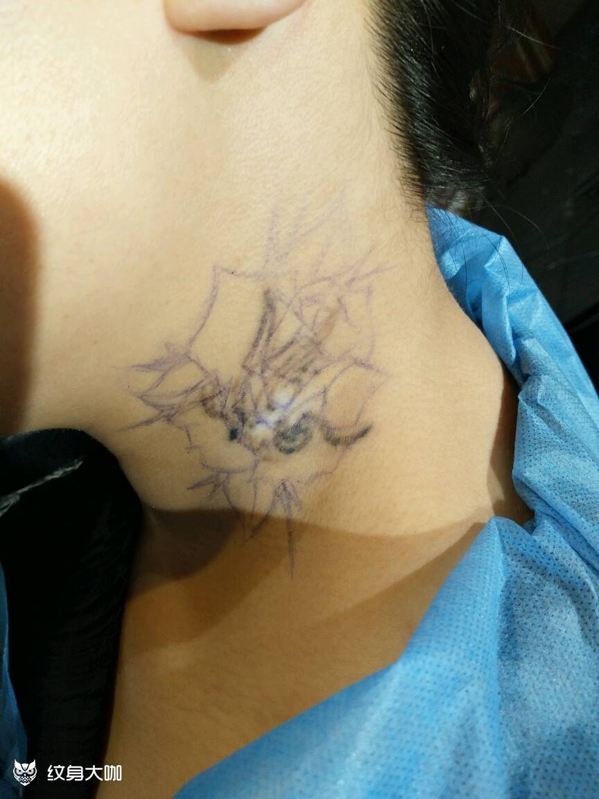 遮盖失败纹身纹身图片_颈部欧美清新植物原创成品纹身图案