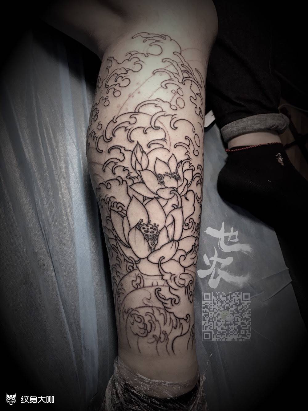 【    浪  -  荷花   】    未完纹身图片_成品腿部传统植物静物也农刺青纹身图案