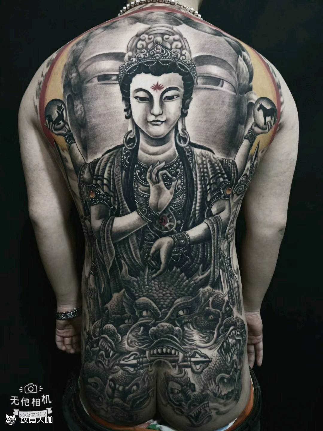 八臂观音图纹身图片_背部臀部新传统纹身图案