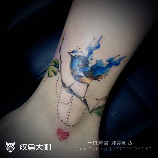 水彩小鸟纹身图片_脚部动物植物成品纹身图案