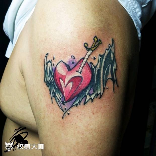 心纹身图片_手臂New School心翅膀恶魔纹身图案