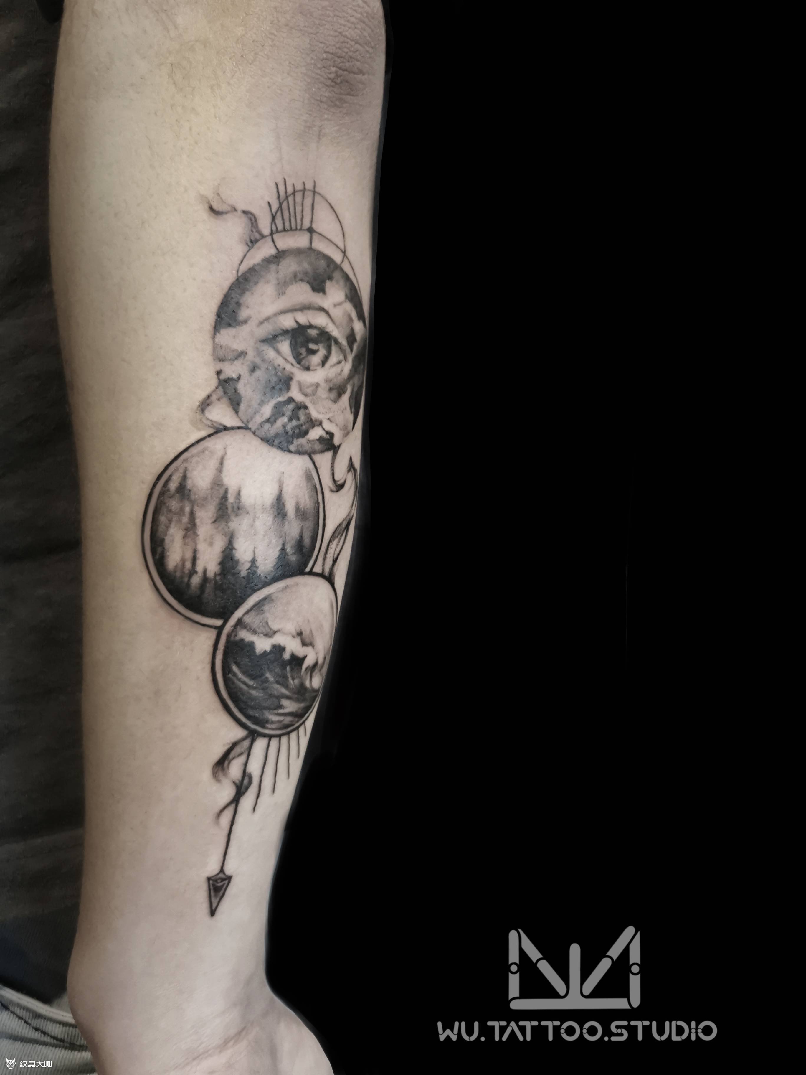 眼镜森林海浪纹身图片_手臂腿部欧美写实几何纹身图案