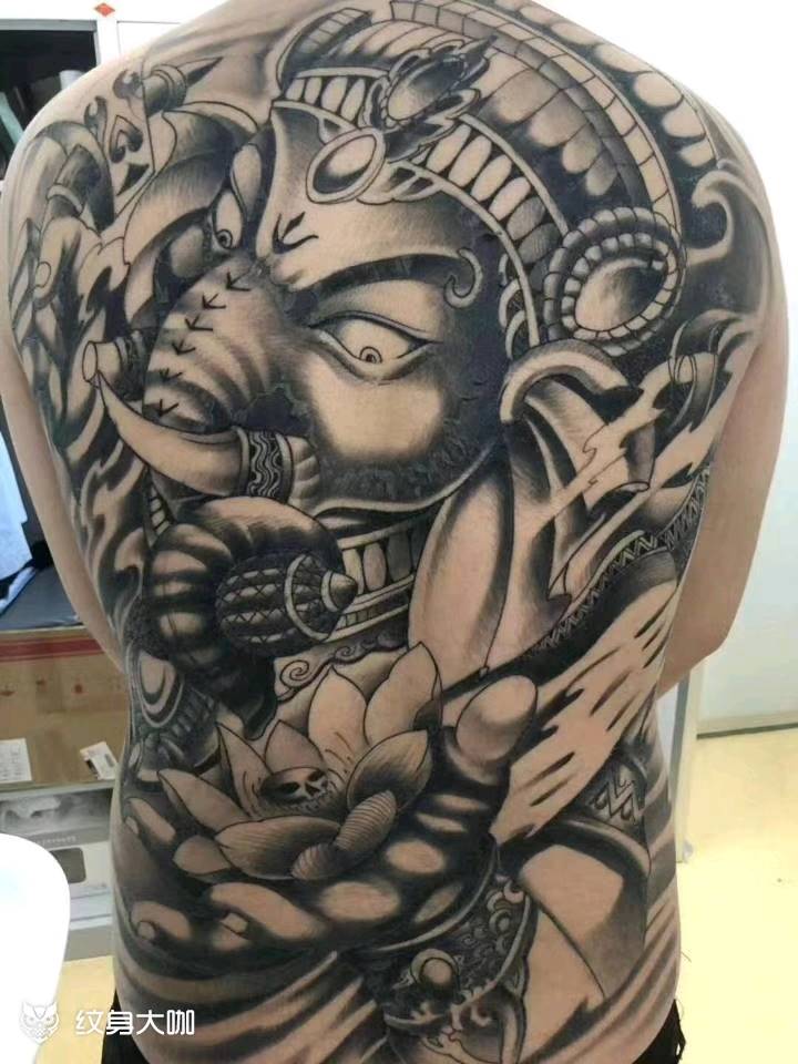 经典大象神纹身图片_背部新传统纹身图案