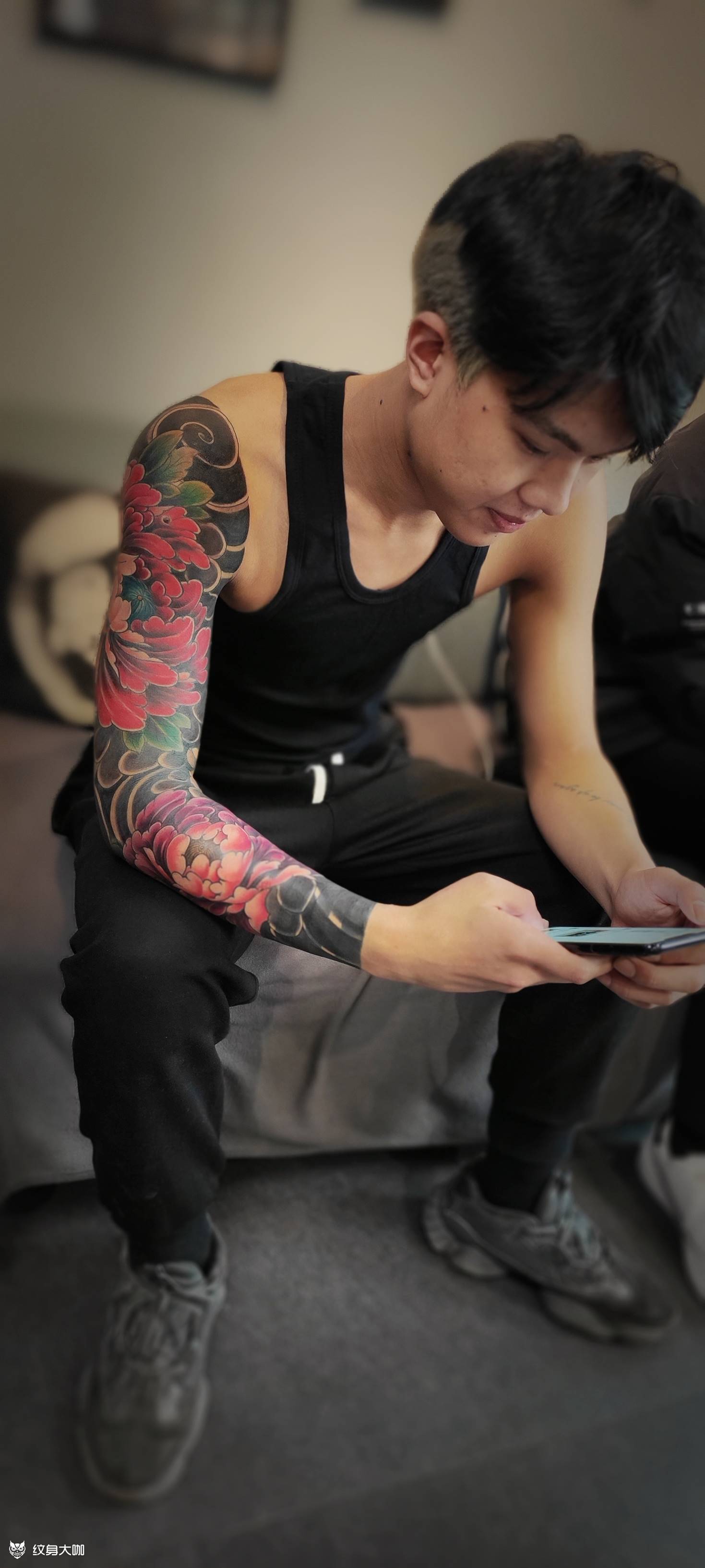 老传统牡丹花臂纹身图片_手臂老传统纹身图案