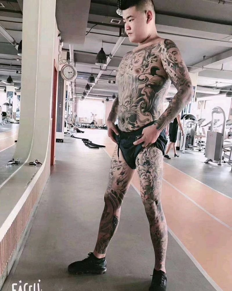 谷主家铁粉该有的样子纹身图片_胸部腹部纹身图案