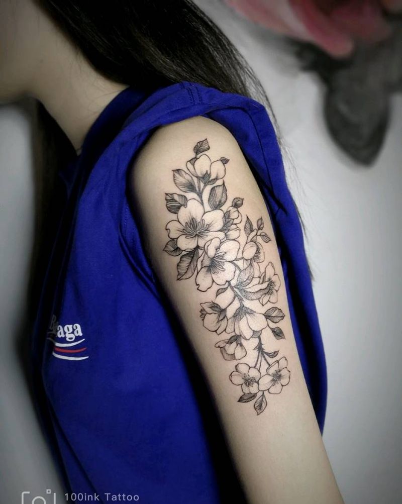 大臂花纹身图片_手臂点刺花纹身图案