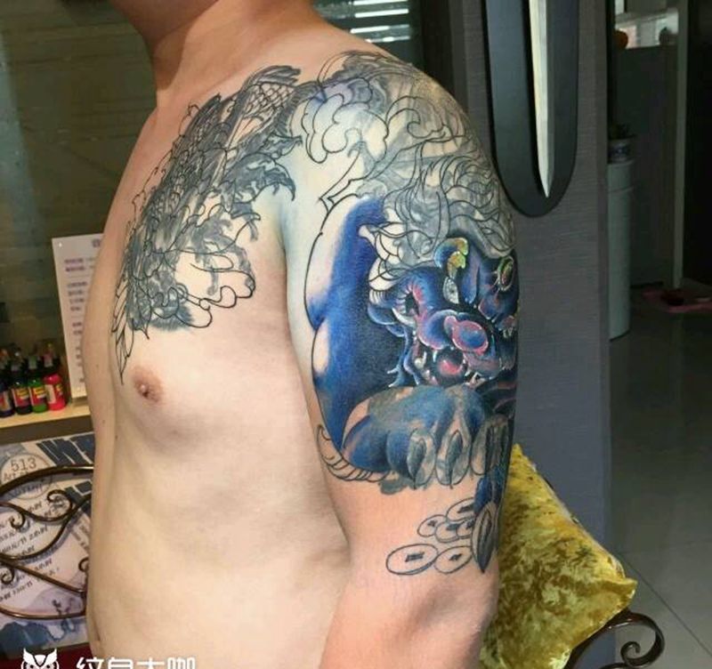 宇宙级遮盖未完纹身图片_肩部手臂传统动物鬼神成品纹身图案