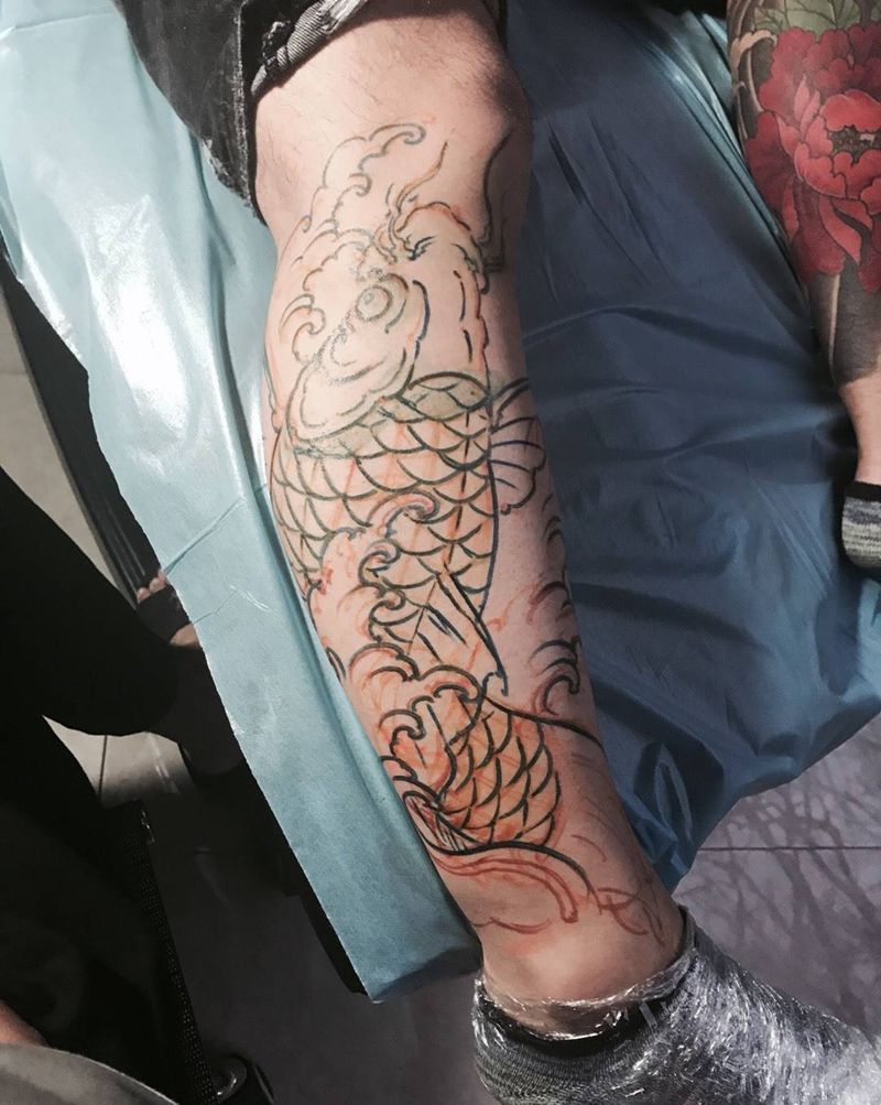 鲤鱼包小腿（未完成）纹身图片_小伟刺青动物植物传统腿部纹身图案