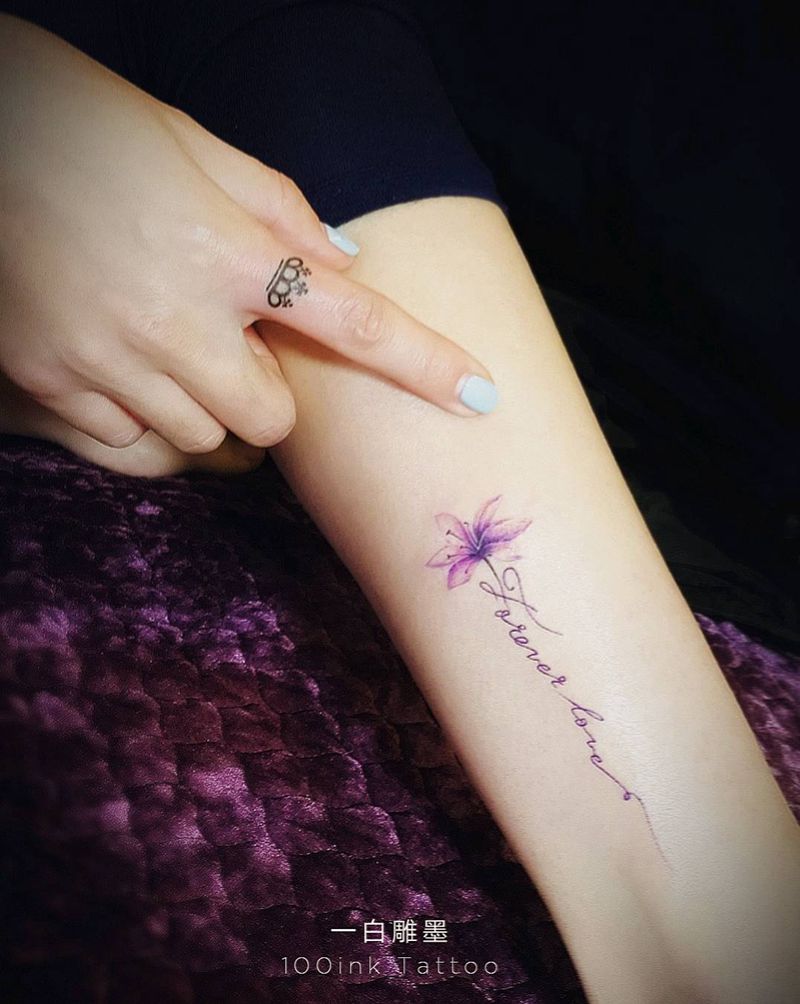 淡彩花纹身图片