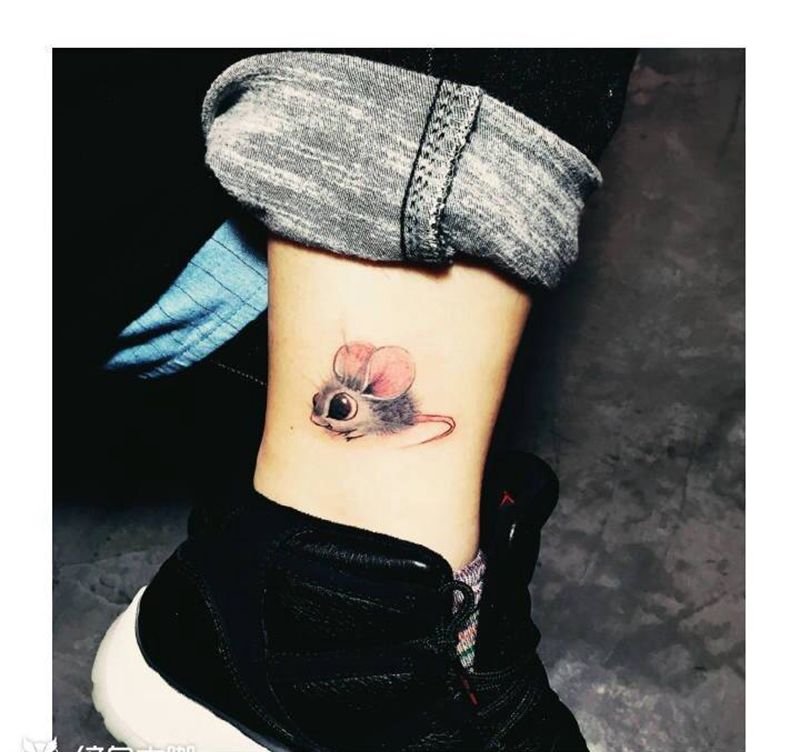 家有萌鼠纹身图片_成品脚部清新动物纹身图案