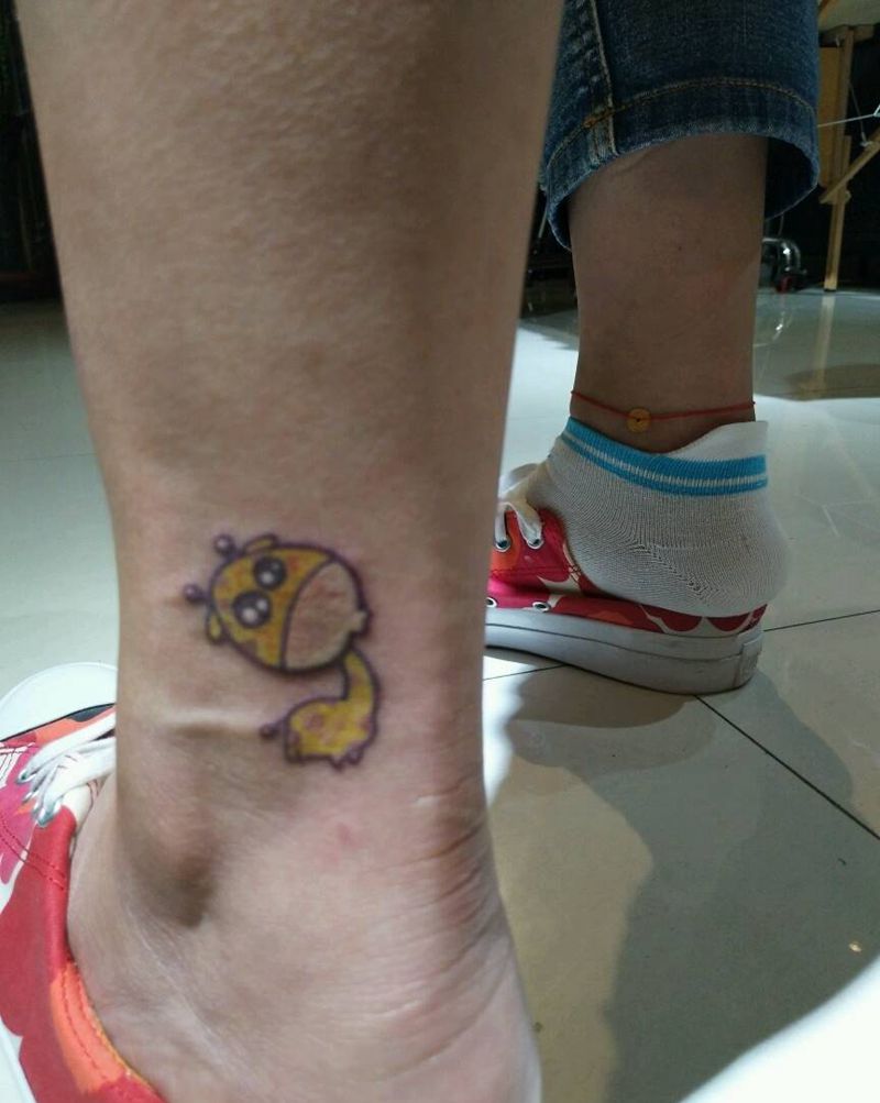 长颈鹿纹身图片_脚部欧美清新静物原创成品纹身图案