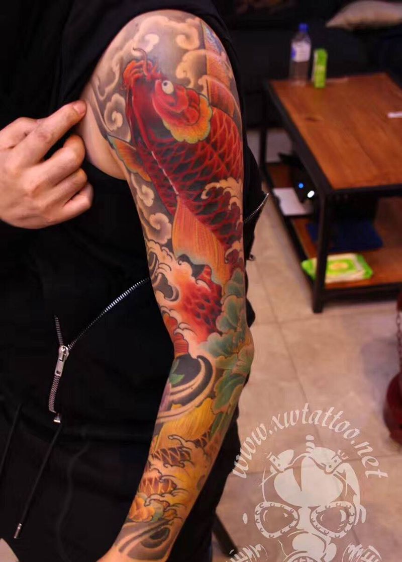 鱼纹身图片_小伟刺青传统手臂纹身图案