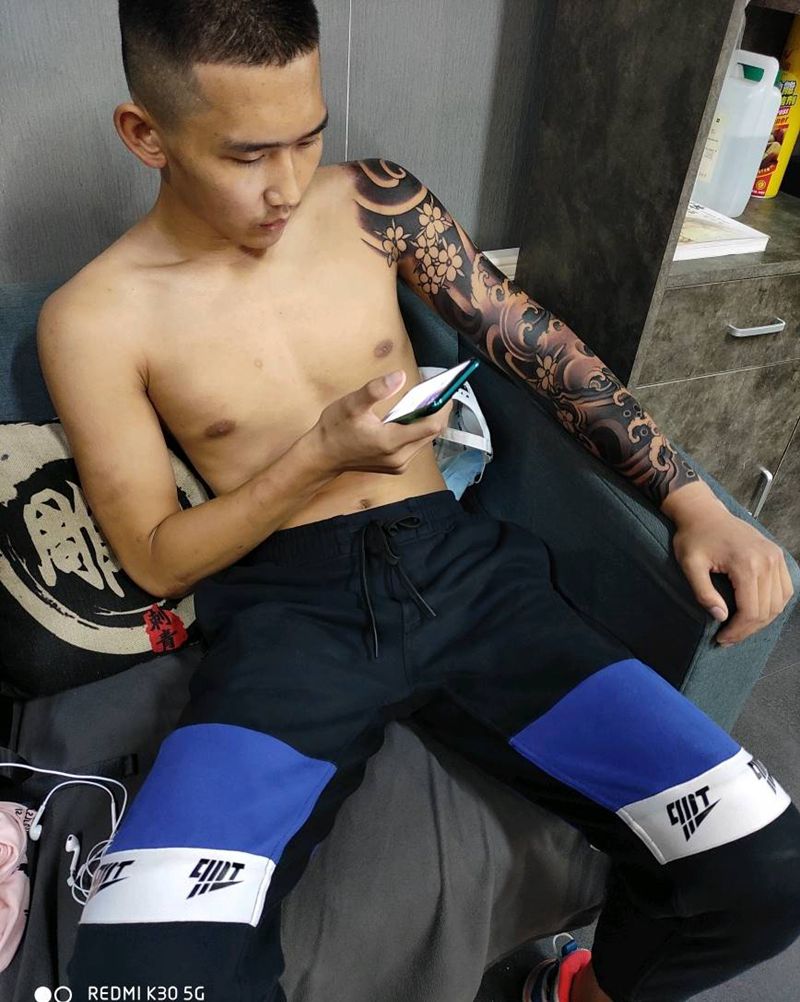 雕龙谷刺青原创浪臂纹身图片_手臂老传统纹身图案