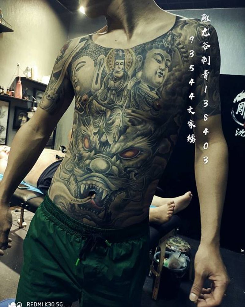 体恤衫画面纹身图片_胸部腹部新传统纹身图案