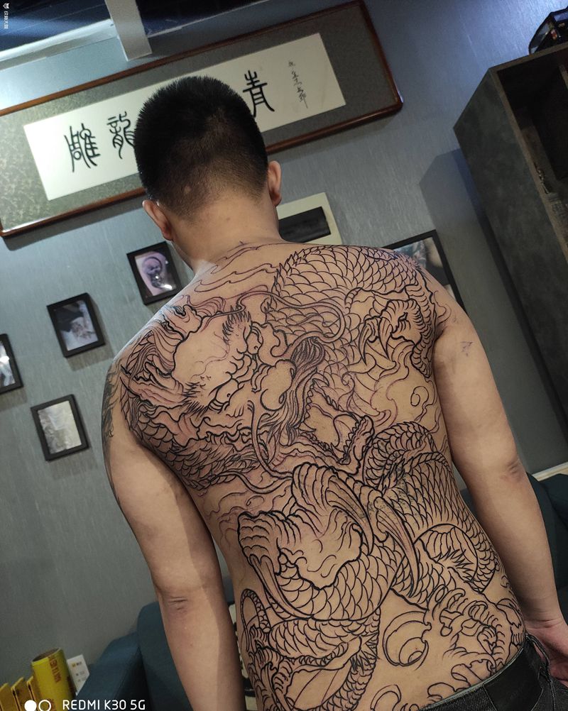 中国龙纹身图片_背部新传统纹身图案