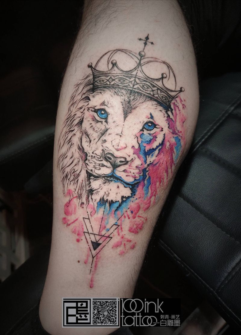狮王纹身图片_腿部水彩点刺狮子纹身图案